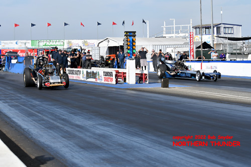 Mark Whynaught - 'Nitro Mamba' - AA/FA (left lane) vs 
Bret Williamson - 'Forever Young' - NTF (right lane)